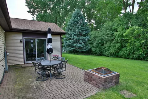 Exterior - 239 W Country Dr, Bartlett, IL 60103 photo 3 of 3