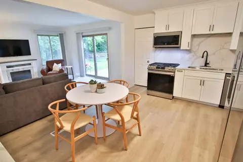 Kitchen - 239 W Country Dr, Bartlett, IL 60103 photo 2 of 5
