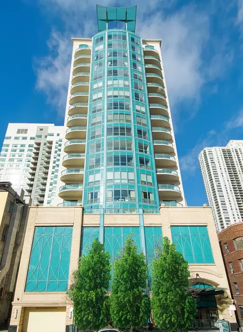60 W Erie St #702, Chicago, IL 60654