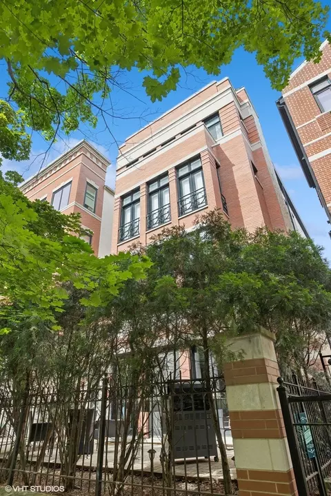 2850 N Burling St #4, Chicago, IL 60657