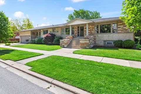 9601 S Hamlin Ave, Evergreen Park, IL 60805