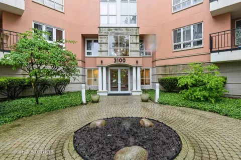 3100 Lexington Ln #102, Glenview, IL 60026