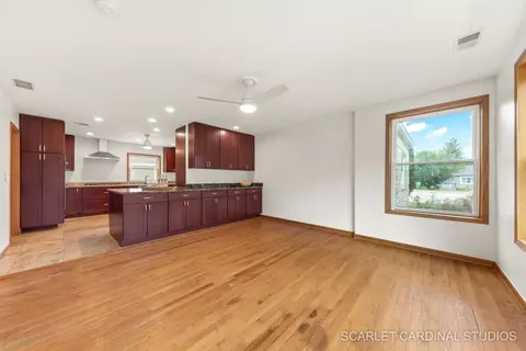 706 S Gables Blvd, Wheaton, IL 60189 photo 9