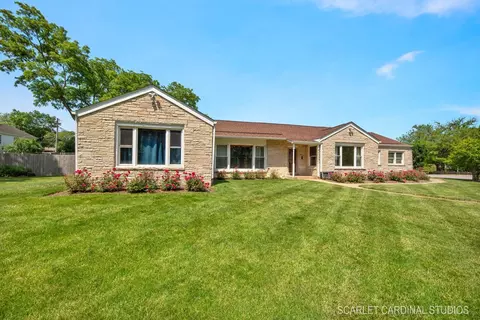 706 S Gables Blvd, Wheaton, IL 60189 photo 2