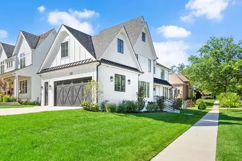 38 Gilbert Ave, Clarendon Hills, IL 60514