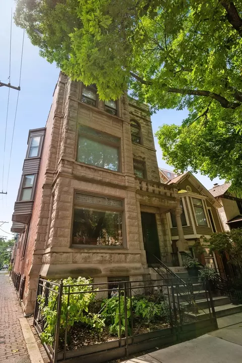 515 W Grant Pl, Chicago, IL 60614