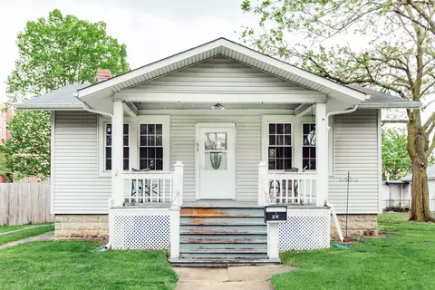 31 S Lincoln St, Westmont, IL 60559