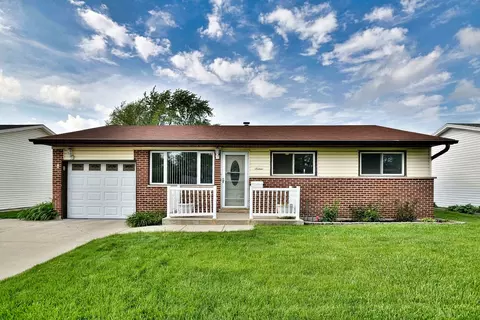 16 E Schubert Ave, Glendale Heights, IL 60139