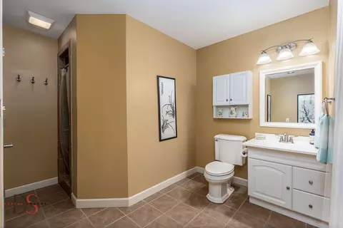 Bath - 3067 E 1825th Rd, Ottawa, IL 61350 photo 6 of 6