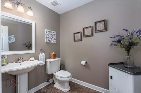 Bath - 3067 E 1825th Rd, Ottawa, IL 61350 photo 1 of 6