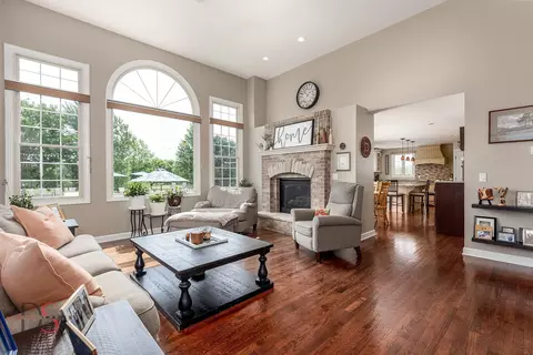 Living - 3067 E 1825th Rd, Ottawa, IL 61350 photo 2 of 3