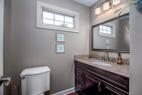 Bath - 3067 E 1825th Rd, Ottawa, IL 61350 photo 5 of 6