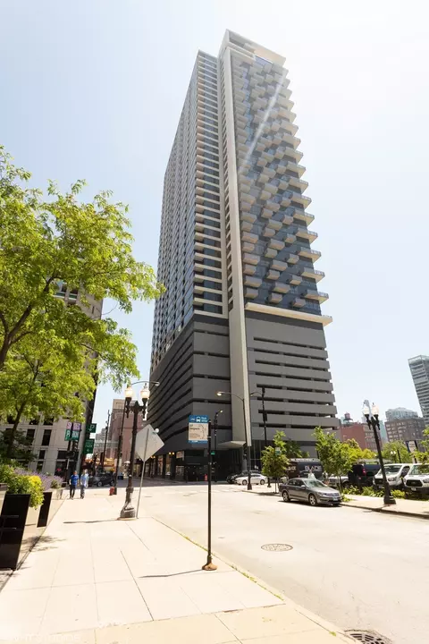 235 W Van Buren St #4014, Chicago, IL 60607