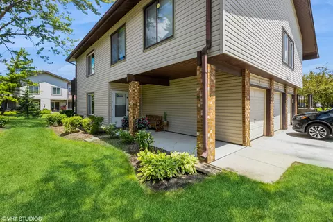 1325 Kingsbury Dr #5, Hanover Park, IL 60133