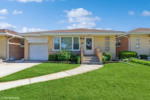 7629 W Strong St, Harwood Heights, IL 60706