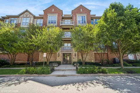1781 Tudor Ln #105, Northbrook, IL 60062