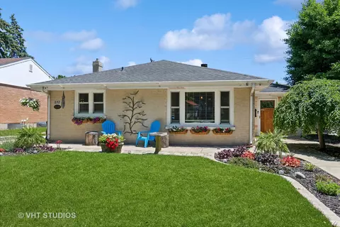 652 N Main St, Naperville, IL 60563
