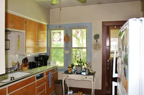 Kitchen - 454 West Ave, Morris, IL 60450 photo 1 of 2