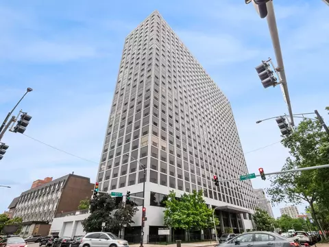 4343 N Clarendon Ave #1212, Chicago, IL 60613