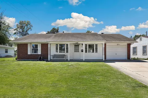 402 Kingston Dr, Romeoville, IL 60446