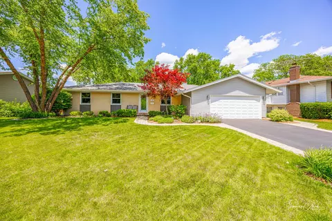 900 W Firestone Dr, Hoffman Estates, IL 60192