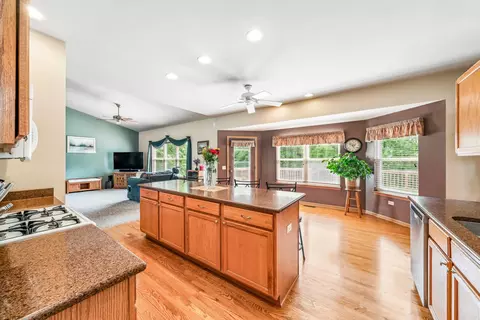 1287 Deerpath Cir, Aurora, IL 60506 photo 11