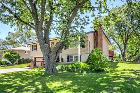 1817 Hartmann Dr, Schaumburg, IL 60193