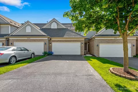 1515 Glacier Cir, Crystal Lake, IL 60014
