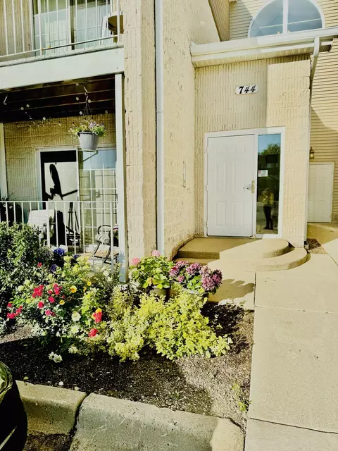 744 N Gary Ave #5-212, Carol Stream, IL 60188