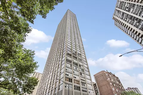 655 W Irving Park Rd #4815, Chicago, IL 60613