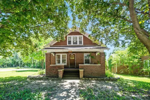 525 Gates Ave, Aurora, IL 60505