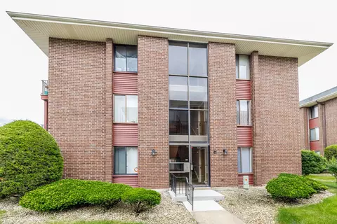 15818 Terrace Dr #R01, Oak Forest, IL 60452