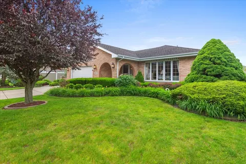 8519 Cressmoor Ct, Orland Park, IL 60462