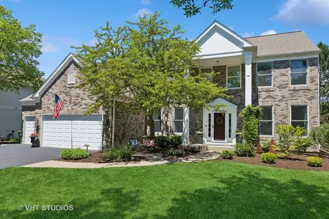 18 Jamestown Ct, Grayslake, IL 60030
