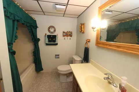 Bath - 712 Maple St, Marengo, IL 60152 photo 3 of 3