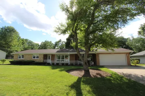 712 Maple St, Marengo, IL 60152