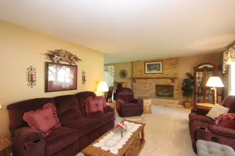 Living - 712 Maple St, Marengo, IL 60152 photo 1 of 1