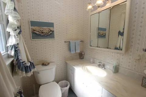 Bath - 712 Maple St, Marengo, IL 60152 photo 1 of 3