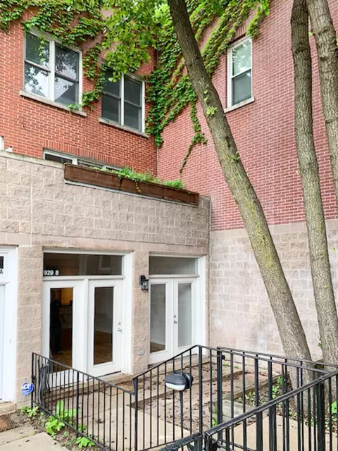 929 N Racine Ave #B, Chicago, IL 60642