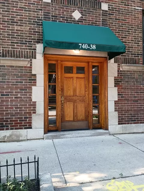 740 W Wrightwood Ave #1, Chicago, IL 60614