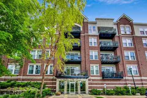 7757 Van Buren St #318, Forest Park, IL 60130
