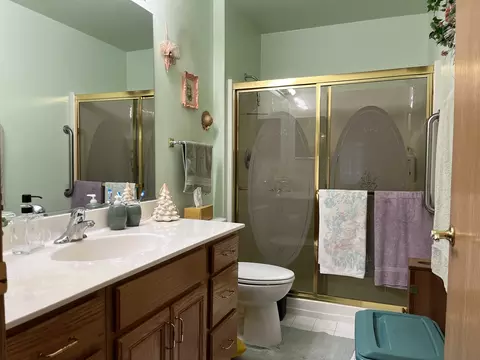 Bath - 1802 Willow Circle Dr, Crest Hill, IL 60403 photo 1 of 2
