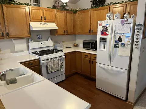 Kitchen - 1802 Willow Circle Dr, Crest Hill, IL 60403 photo 2 of 2