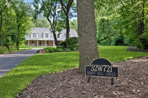 32 W721 Honey Hill Cir, Wayne, IL 60184