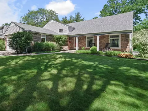 416 Green Valley Dr, Naperville, IL 60540
