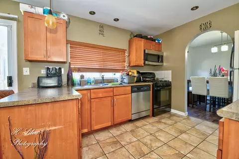 Kitchen - 1896 Gleneagle Cir, Elgin, IL 60123 photo 1 of 1