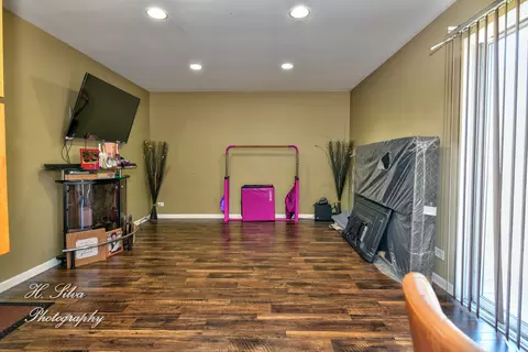 Living - 1896 Gleneagle Cir, Elgin, IL 60123 photo 2 of 2