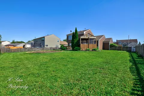 Exterior - 1896 Gleneagle Cir, Elgin, IL 60123 photo 2 of 4
