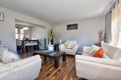 Living - 1896 Gleneagle Cir, Elgin, IL 60123 photo 1 of 2