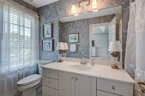 Bath - 122 Kraml Dr, Burr Ridge, IL 60527 photo 5 of 7